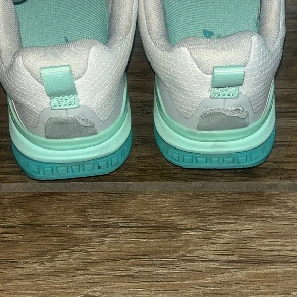 Altra Women's Lone Peak 7 Trail Athletic Shoes in White and Mint - Picture 5 of 6